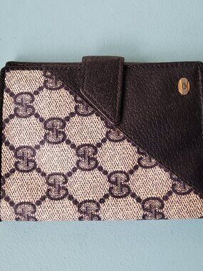 Authentic Gucci Wallet in Dark Blue and Signature